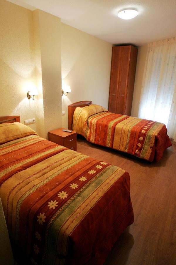 Hostal Hispanico II Саламанка Номер фото